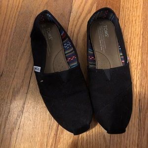 Women’s black Toms